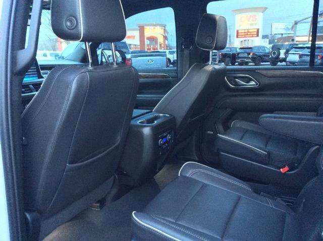Used 2023 Chevrolet Suburban Premier image 33