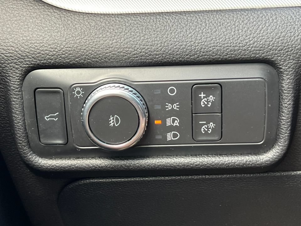 Certified 2021 Ford Explorer XLT w/ Equipment Group 202A AWD/4WD image 19