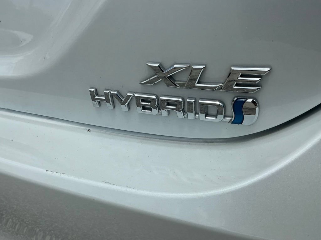 Used 2020 Toyota Camry XLE FWD image 25