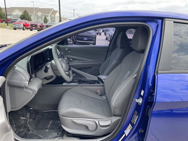 Used 2022 Hyundai Elantra SEL FWD image 15