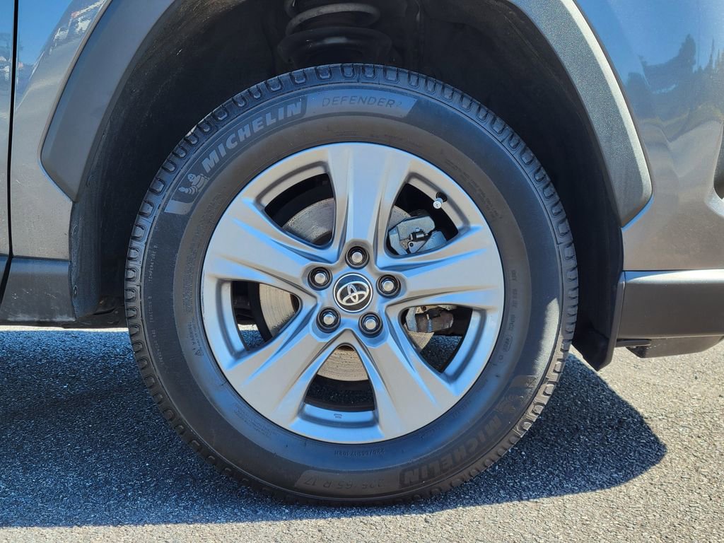 Used 2022 Toyota RAV4 XLE image 11