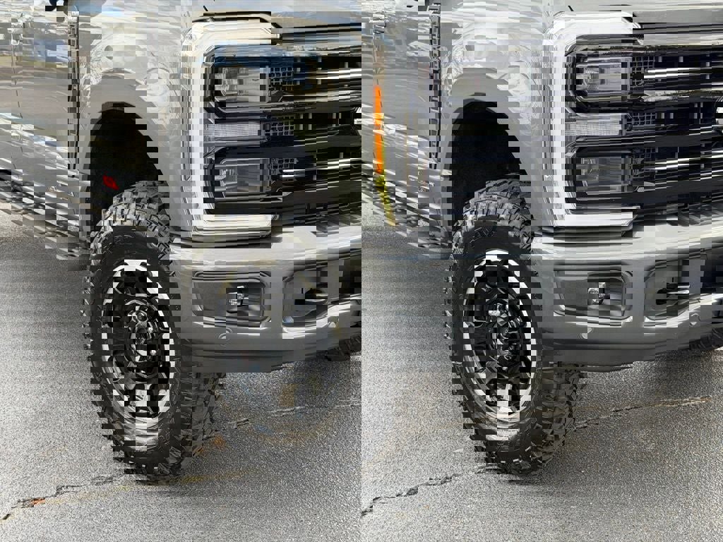 Certified 2026 Ford F350 Platinum w/ Tremor Off-Road Package image 3