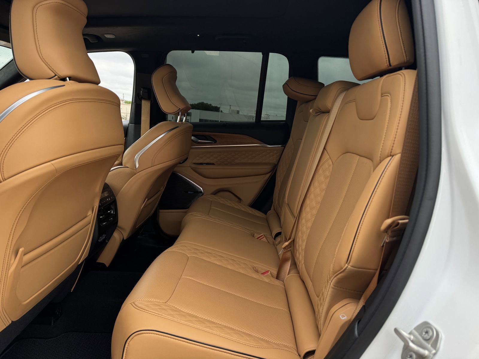 Used 2023 Jeep Grand Cherokee Summit AWD/4WD image 28