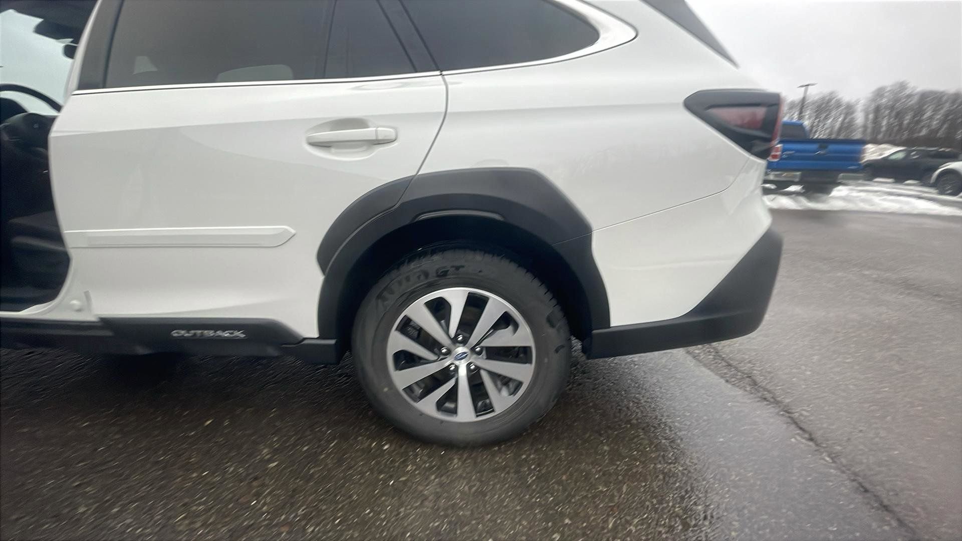 Used 2023 Subaru Outback Premium image 26
