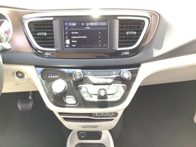 Used 2024 Chrysler Voyager LX image 22