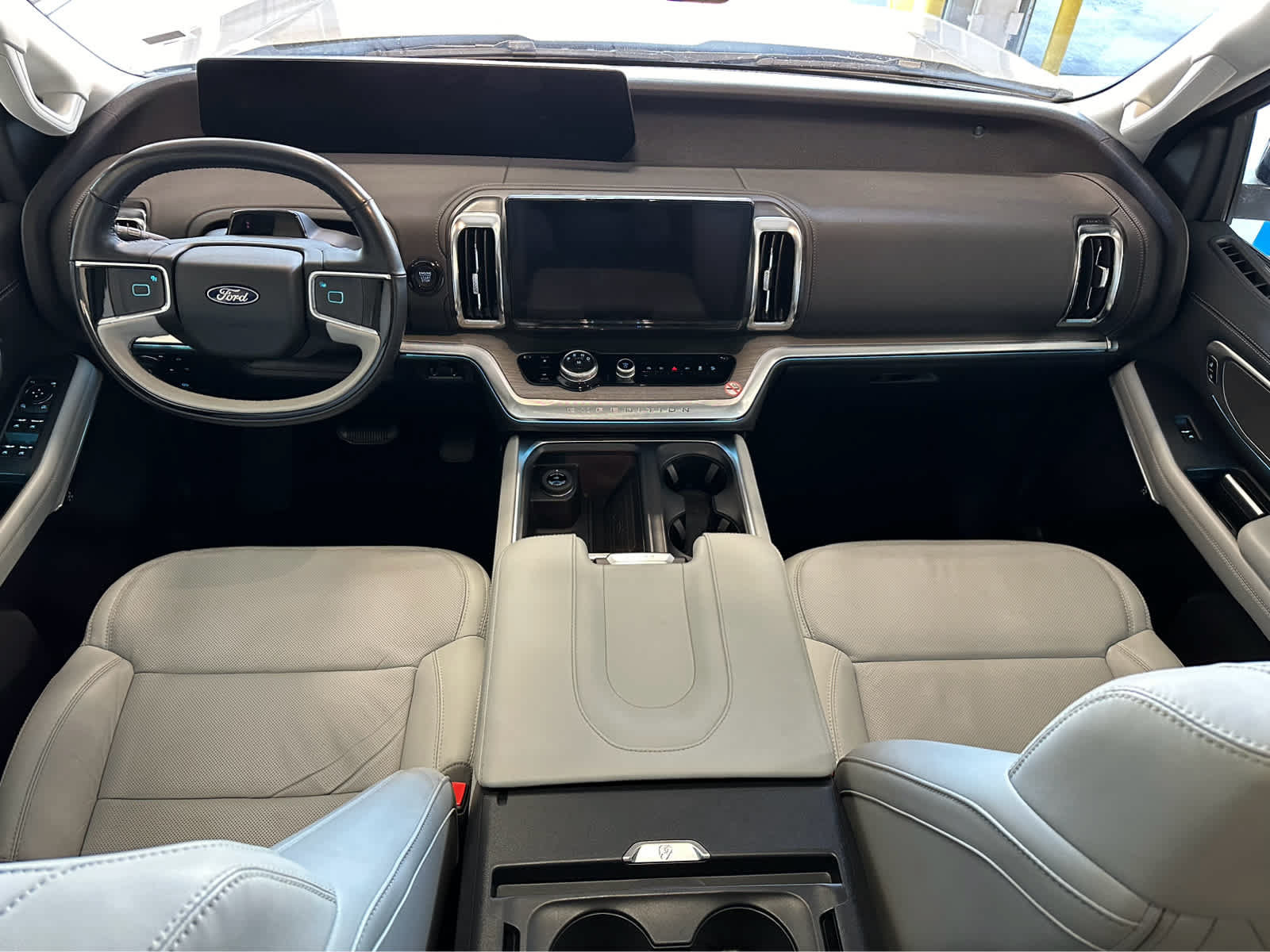 Certified 2025 Ford Expedition Platinum AWD/4WD image 15