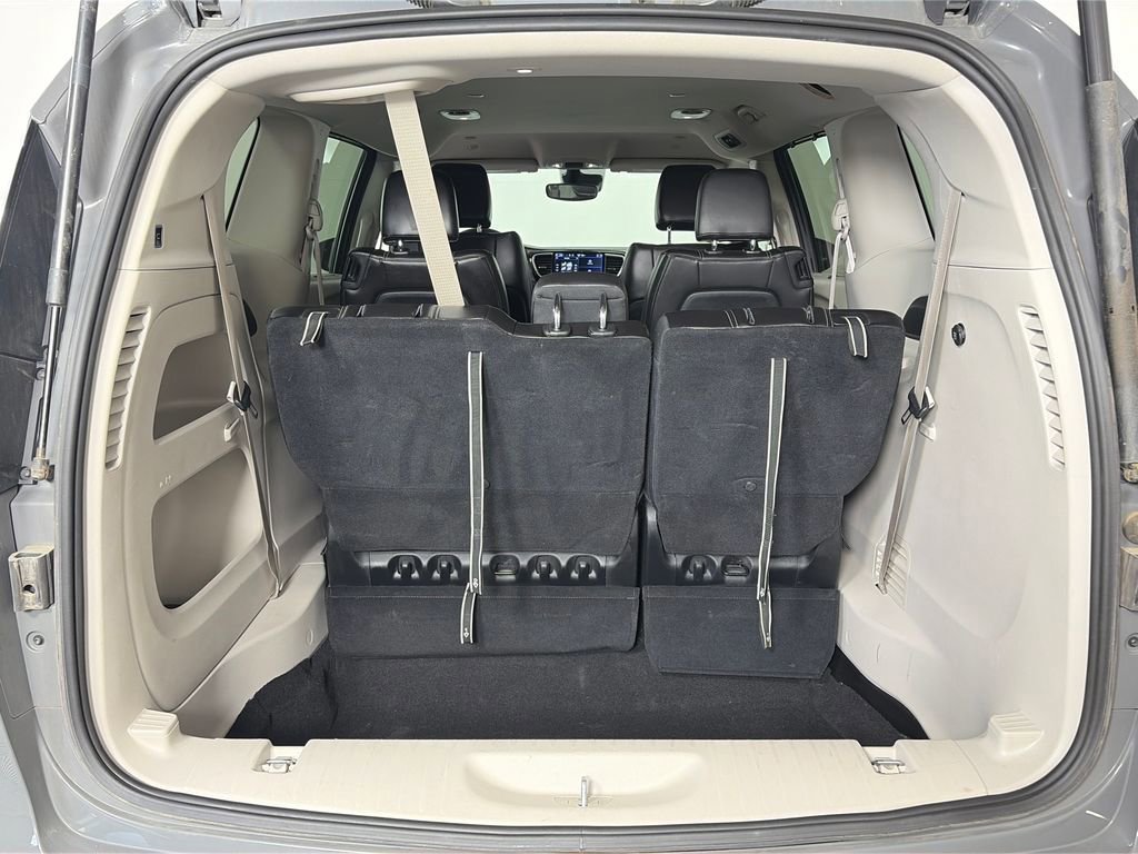 Used 2023 Chrysler Pacifica Touring-L FWD image 26