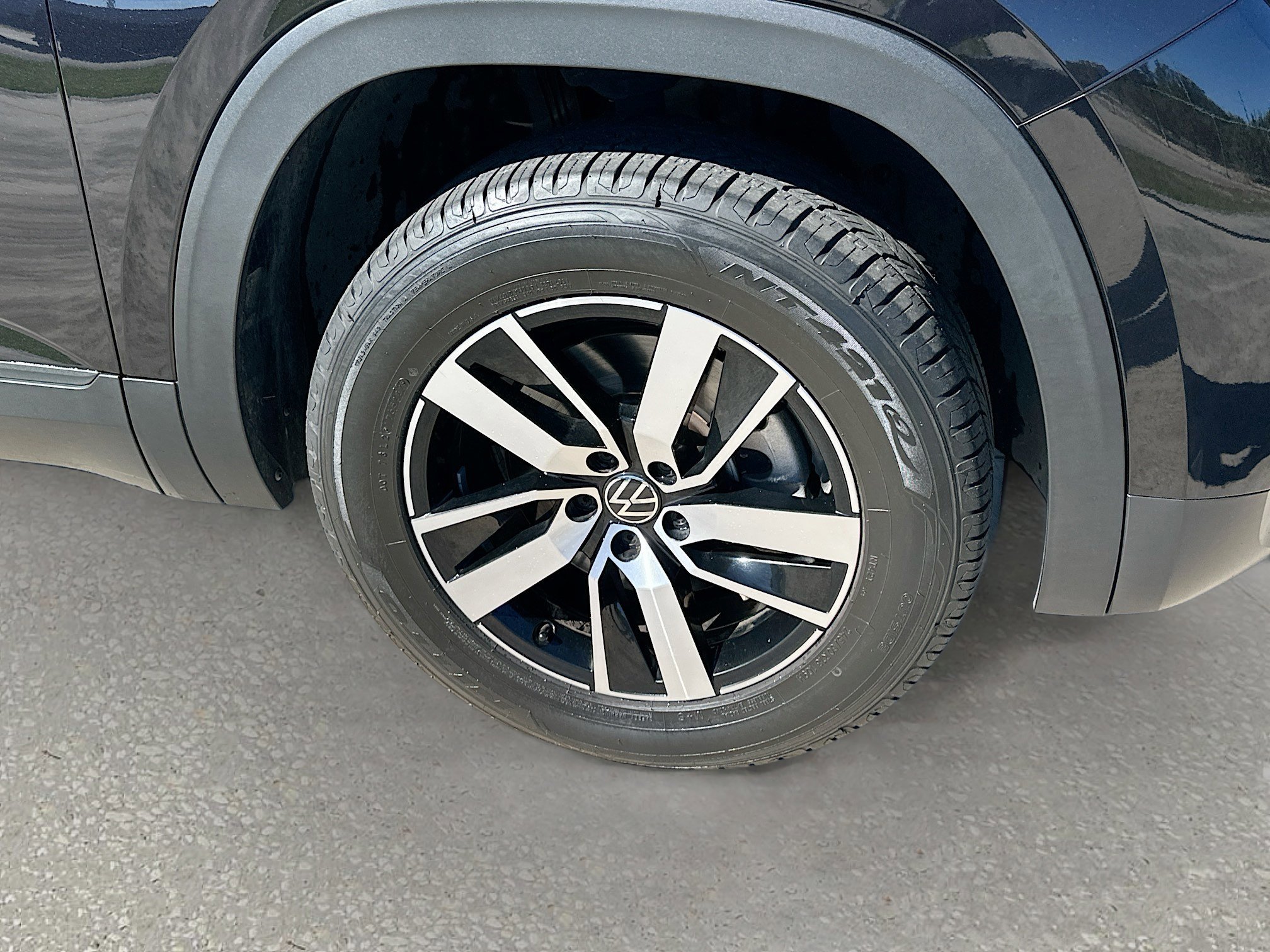 Used 2023 Volkswagen Atlas SE image 30