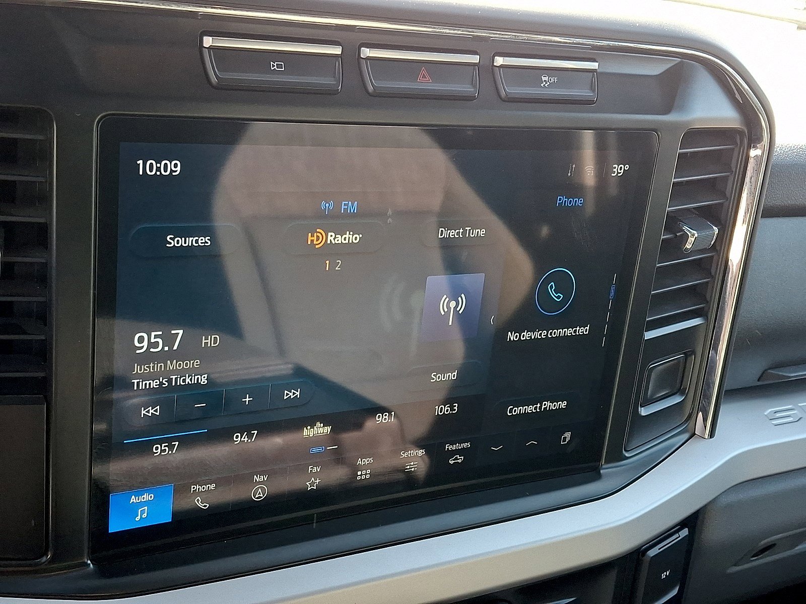 Certified 2023 Ford F250 XLT w/ Black Appearance Package image 15