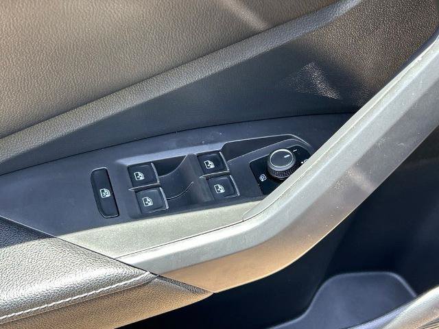 Used 2023 Volkswagen Jetta SE w/ Panoramic Sunroof Package FWD image 19