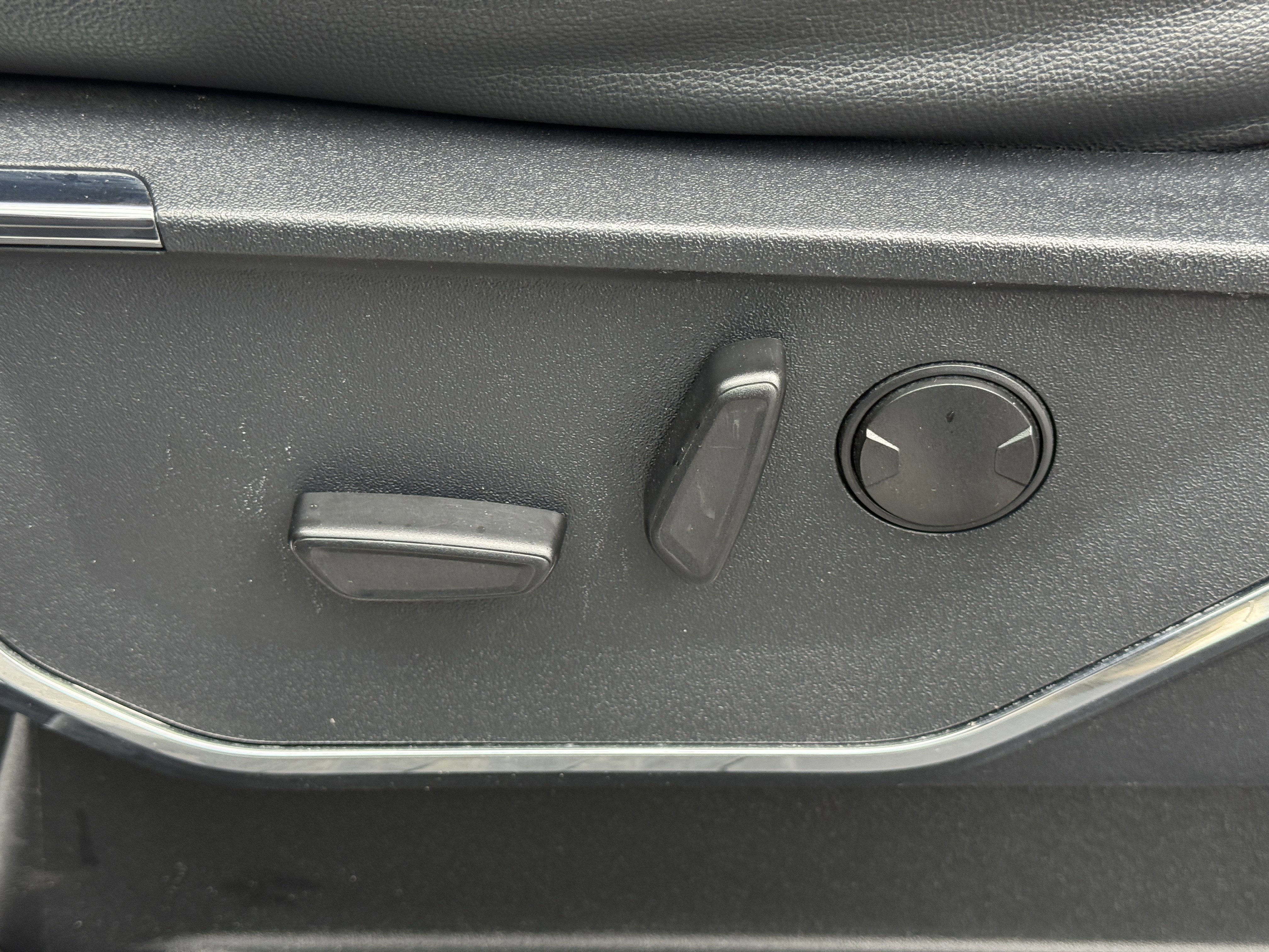 Certified 2023 Ford F350 Lariat w/ Chrome Package image 19