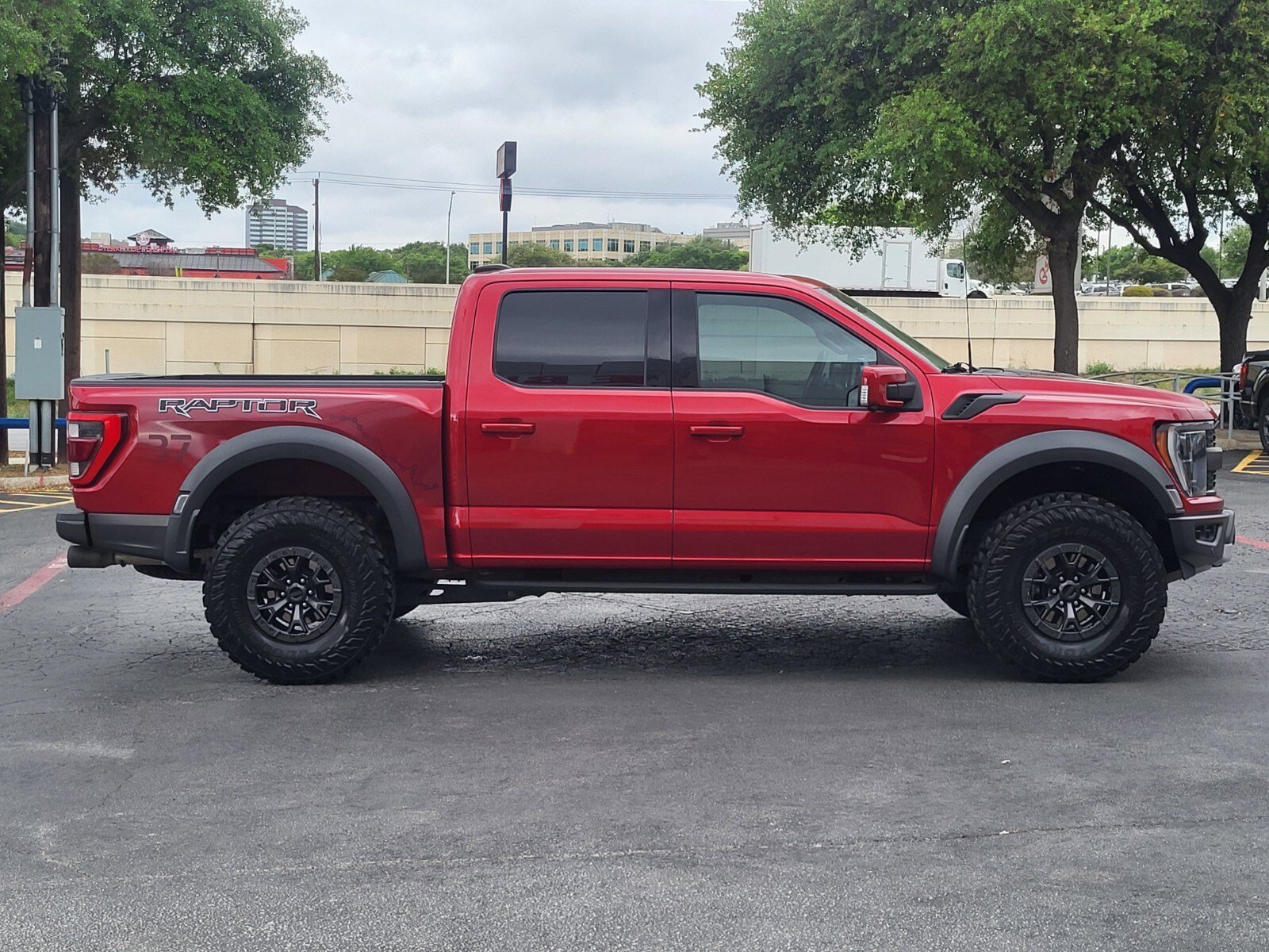 Certified 2022 Ford F150 Raptor w/ Raptor 37 Performance Package image 2