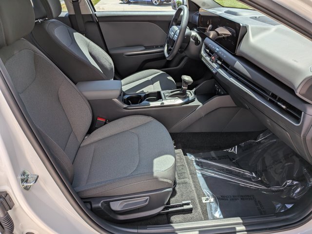 Used 2025 Kia K4 FWD image 36