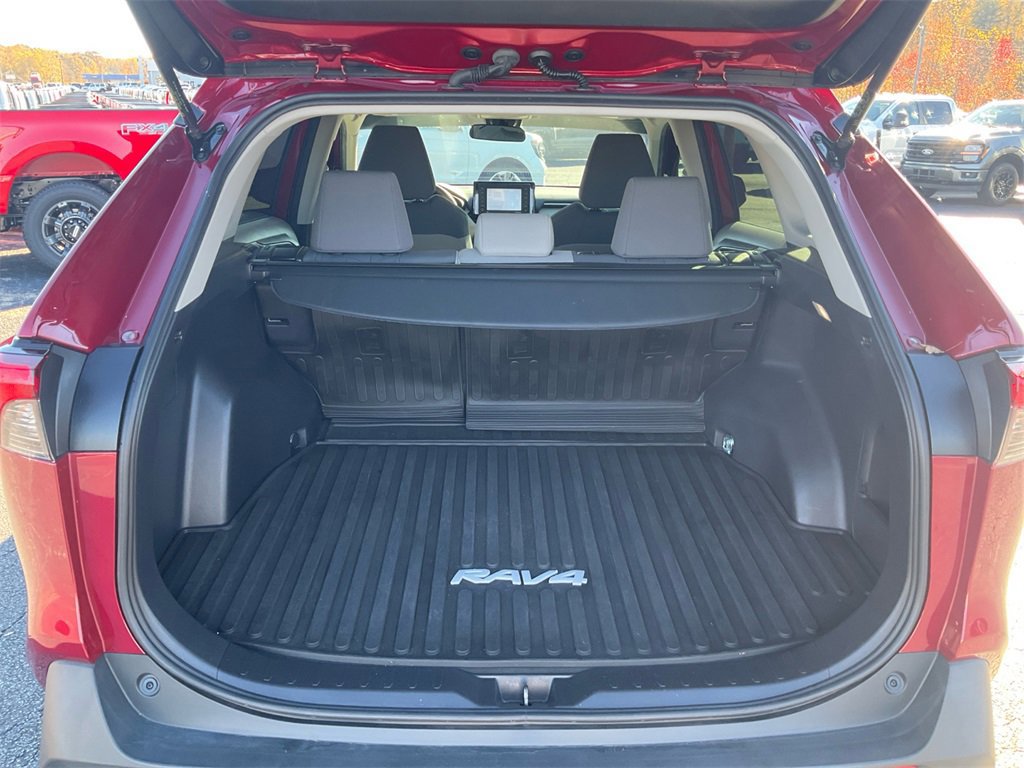 Used 2022 Toyota RAV4 XLE image 13
