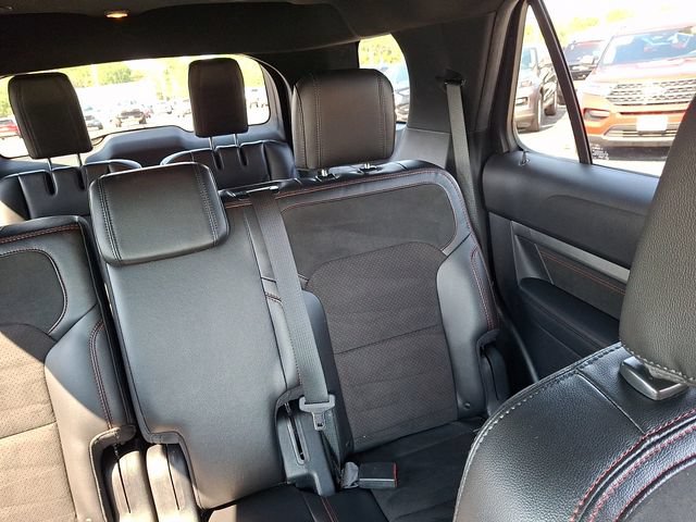 Certified 2018 Ford Explorer XLT w/ Equipment Group 202A AWD/4WD image 17