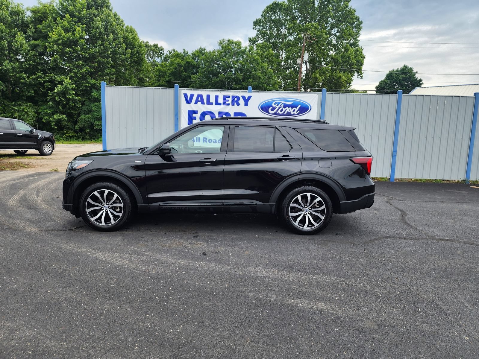 Certified 2026 Ford Explorer ST-Line AWD/4WD image 2