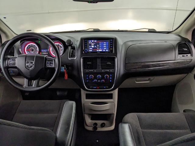 Used 2018 Dodge Grand Caravan SE w/ UConnect Hands-Free Group FWD image 7