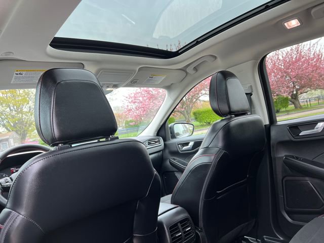 Certified 2022 Ford Escape SEL w/ SEL Stealth AWD Package image 27