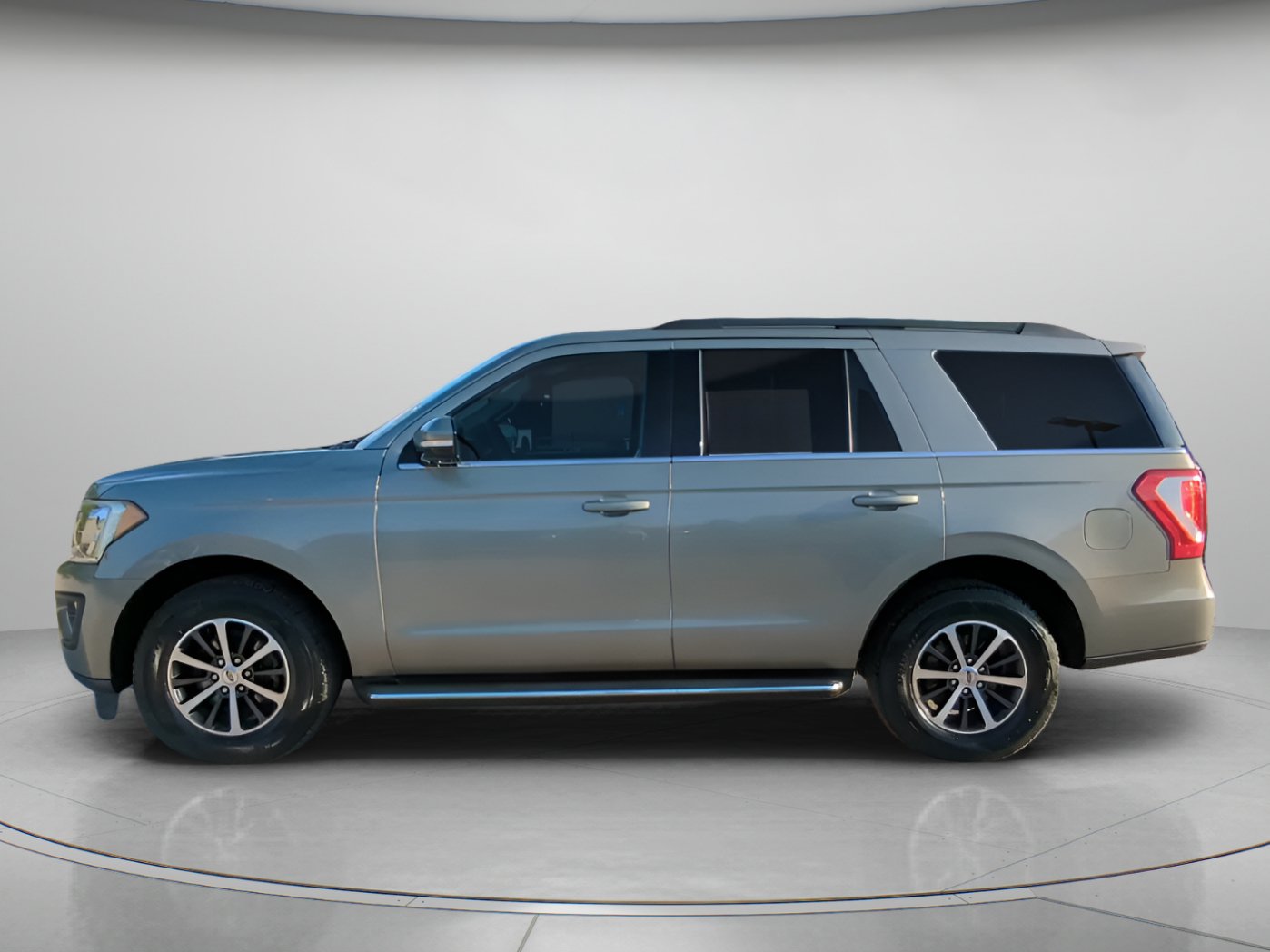 Certified 2019 Ford Expedition XLT w/ Equipment Group 202A RWD image 17