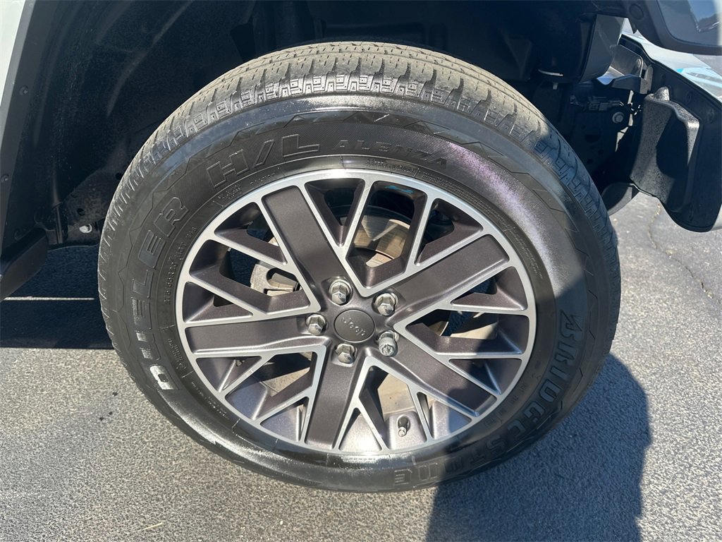 Used 2022 Jeep Wrangler Unlimited Sahara image 11