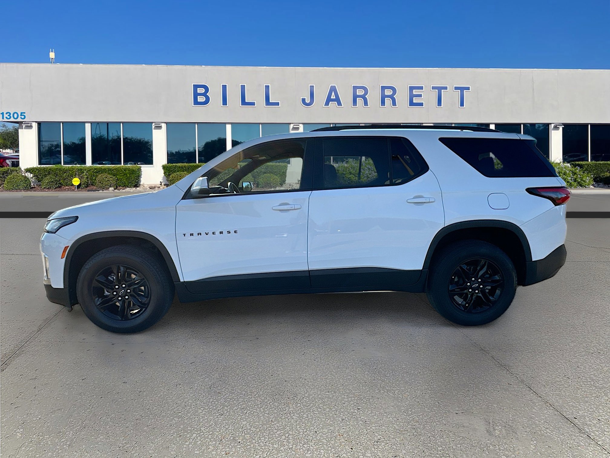 Used 2023 Chevrolet Traverse LS w/ Midnight/Sport Edition image 2