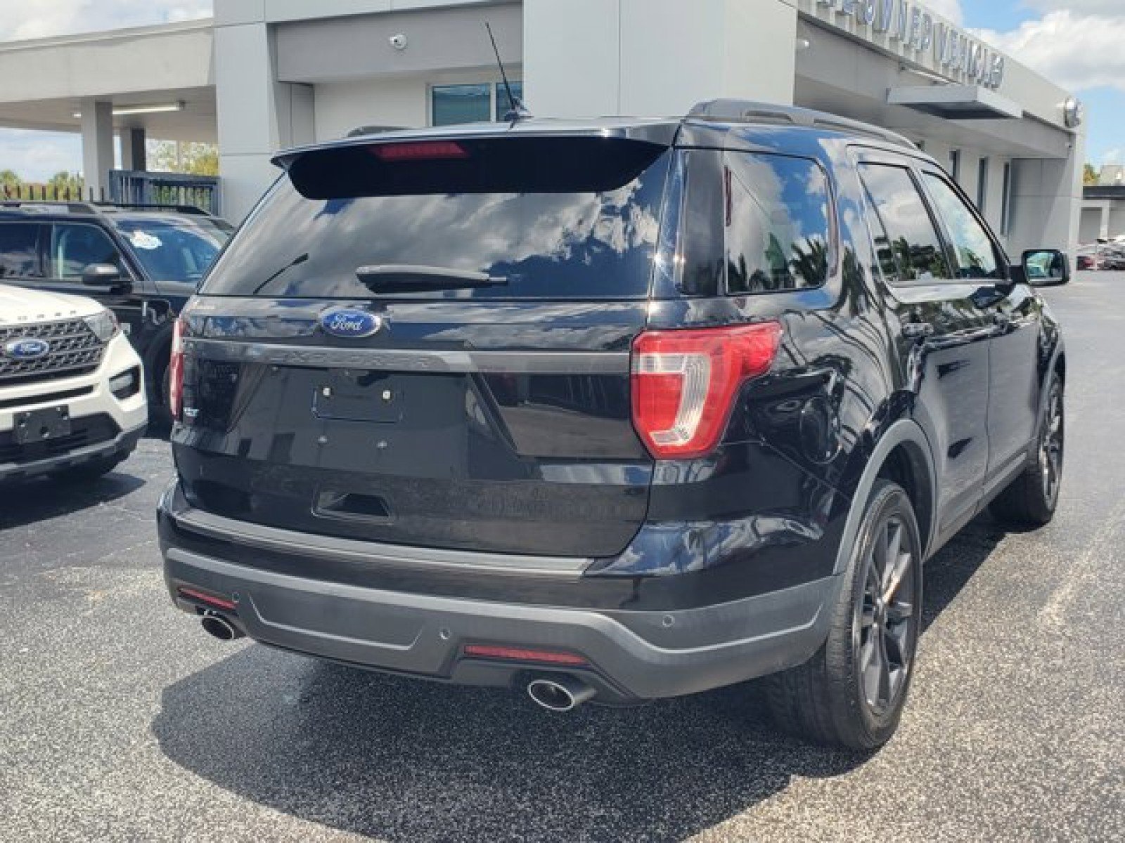 Certified 2019 Ford Explorer XLT w/ Equipment Group 202A FWD image 5