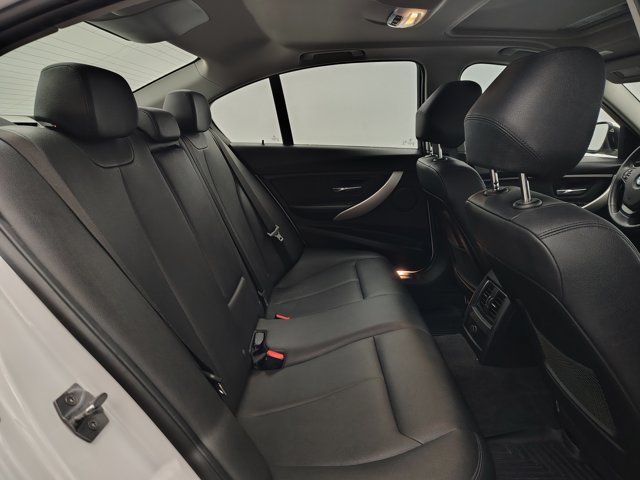 Used 2018 BMW 320i xDrive Sedan w/ Convenience Package AWD/4WD image 16