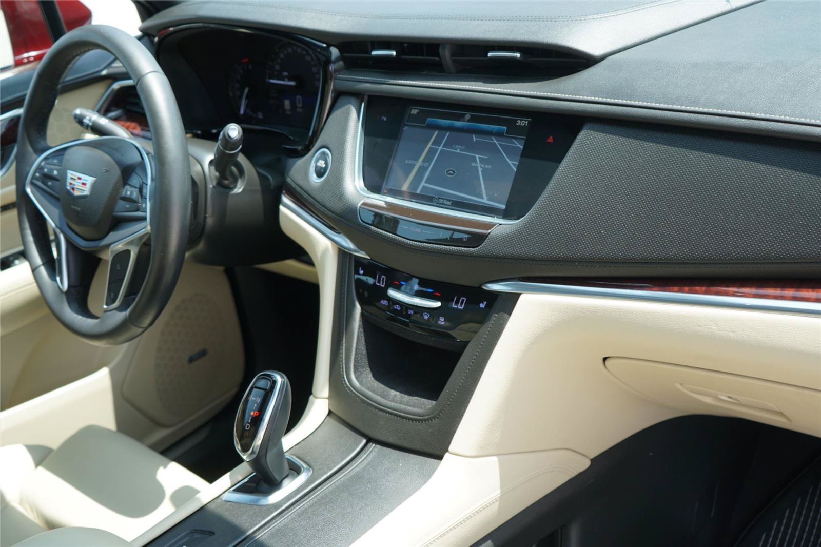 Used 2017 Cadillac XT5 Luxury w/ Driver Awareness Package FWD image 28