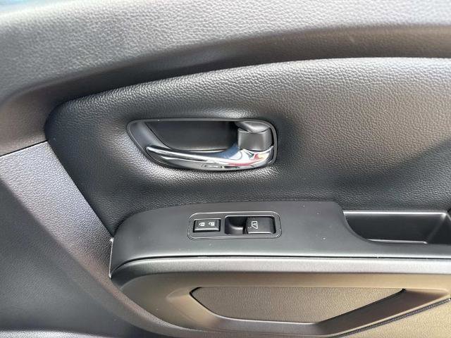 Used 2021 Nissan Titan PRO-4X w/ Pro-4x Convenience Package image 18
