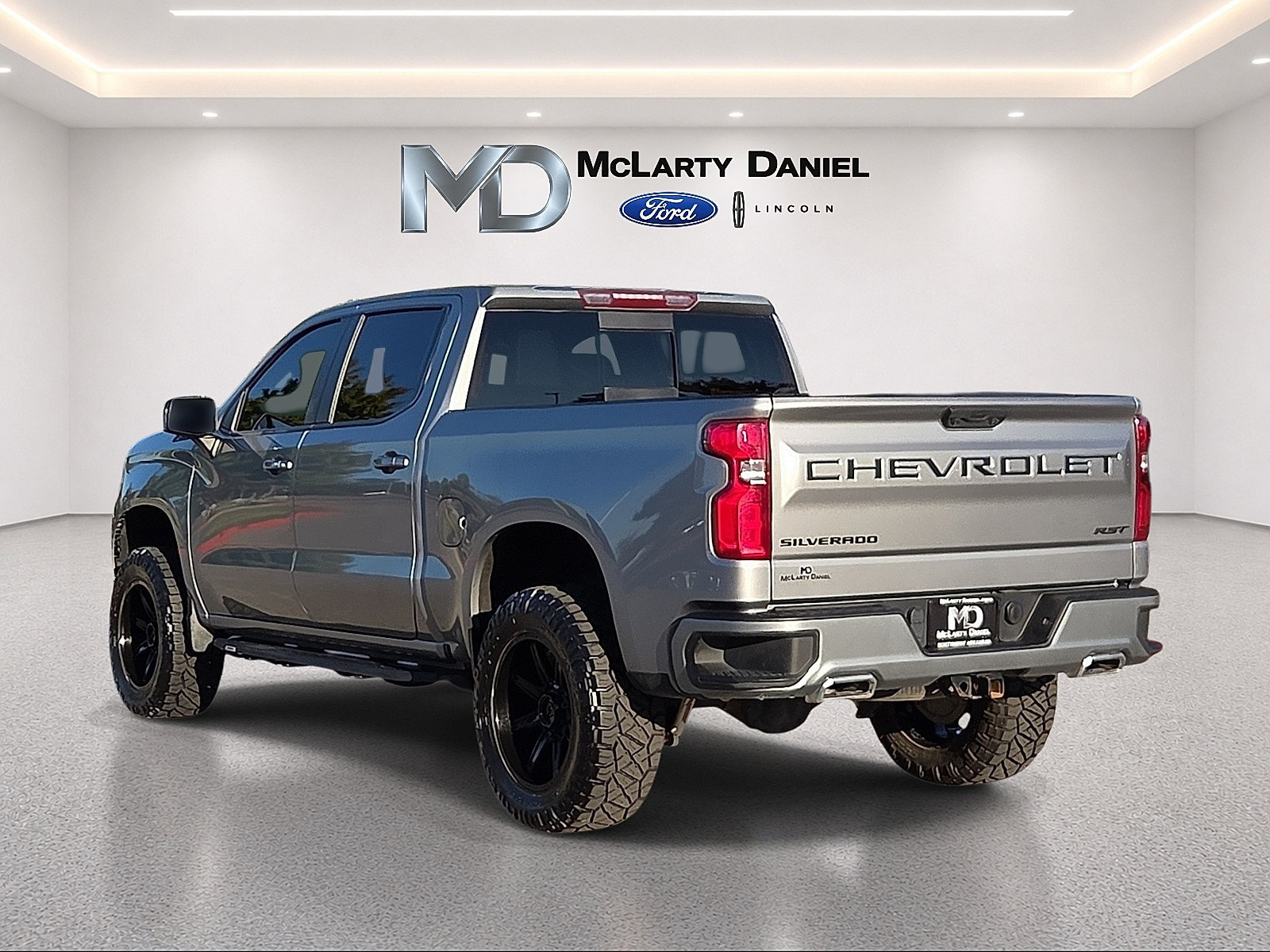Used 2023 Chevrolet Silverado 1500 RST AWD/4WD image 4