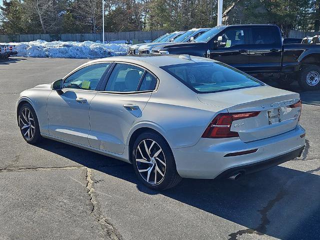 Used 2019 Volvo S60 T6 Momentum w/ Multimedia Package image 2