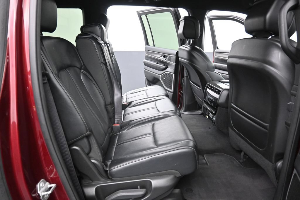 Used 2024 Jeep Wagoneer L Series II w/ Flexible Seating Group RWD image 23