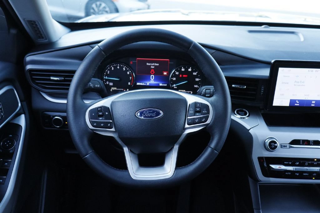 Certified 2024 Ford Explorer XLT RWD image 19
