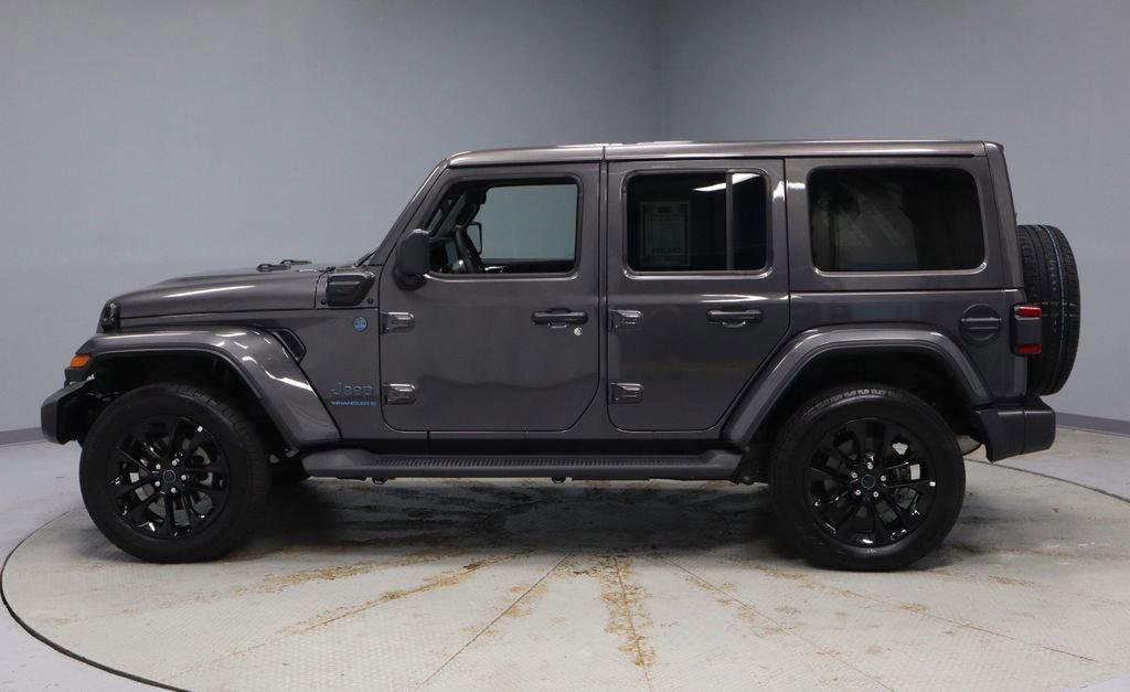 Used 2025 Jeep Wrangler Unlimited Sahara AWD/4WD image 2