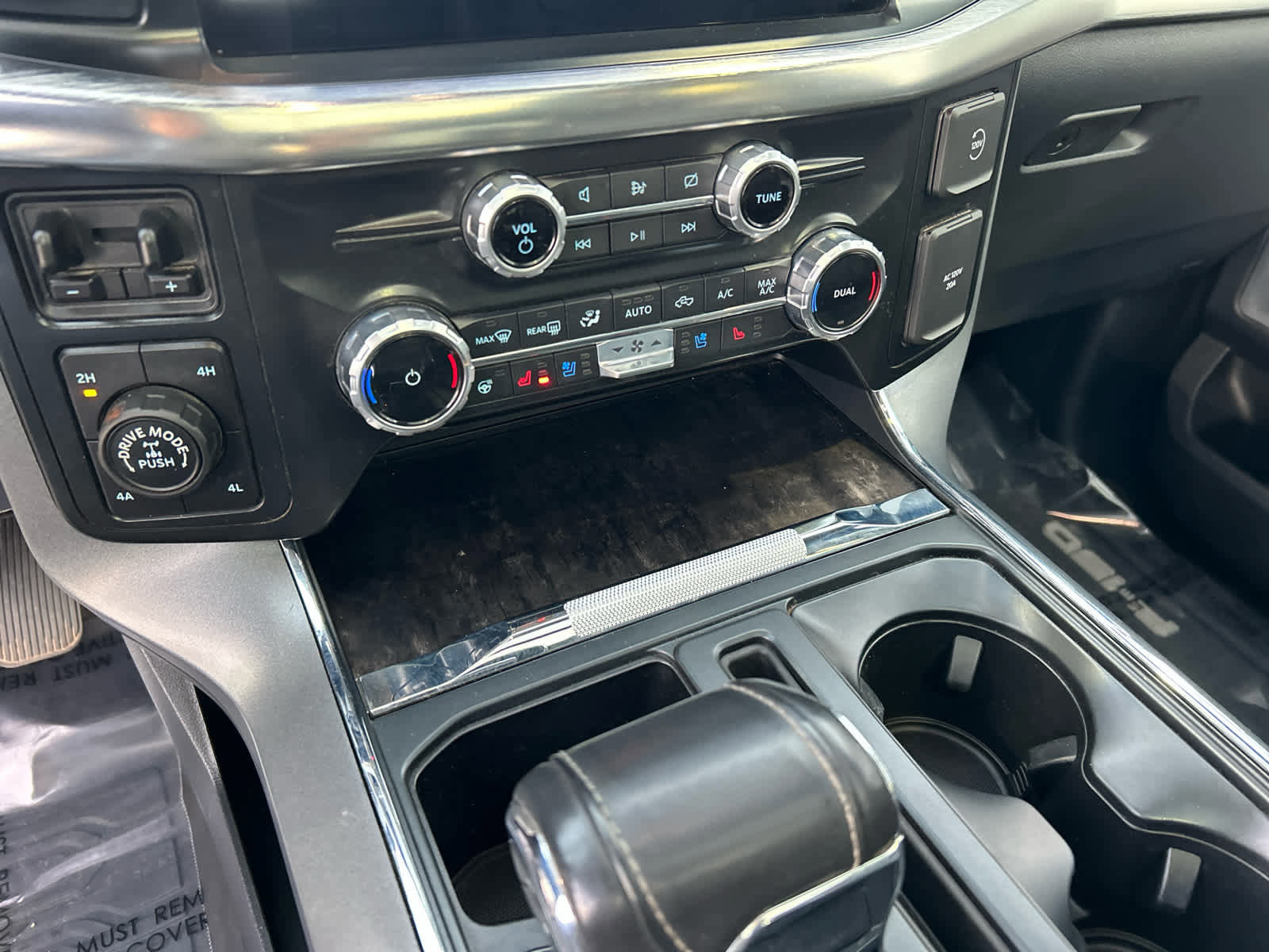 Certified 2022 Ford F150 Lariat w/ Equipment Group 502A High image 37