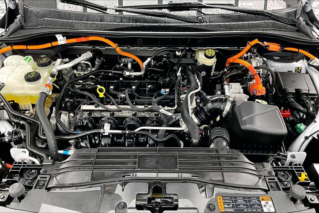 Certified 2025 Ford Escape SE FWD image 10