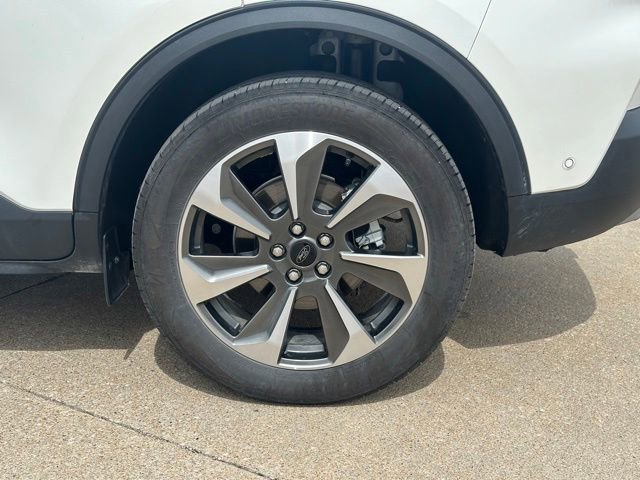 Certified 2024 Ford Escape Platinum w/ Premium Technology Package AWD/4WD image 8