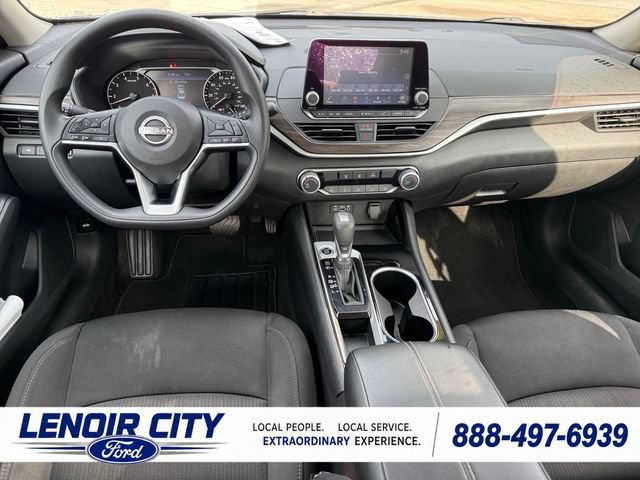 Used 2024 Nissan Altima 2.5 SV FWD image 15