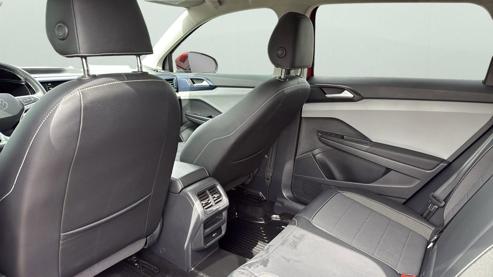 Used 2022 Volkswagen Taos SE image 29