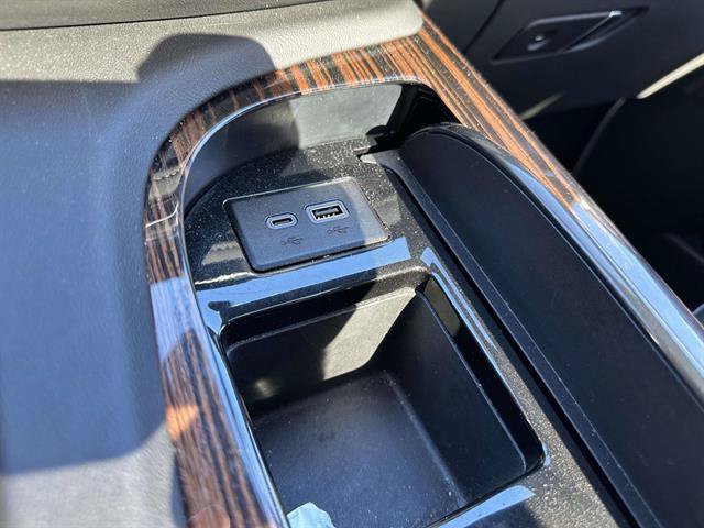 Used 2024 Cadillac Escalade Premium Luxury AWD/4WD image 22