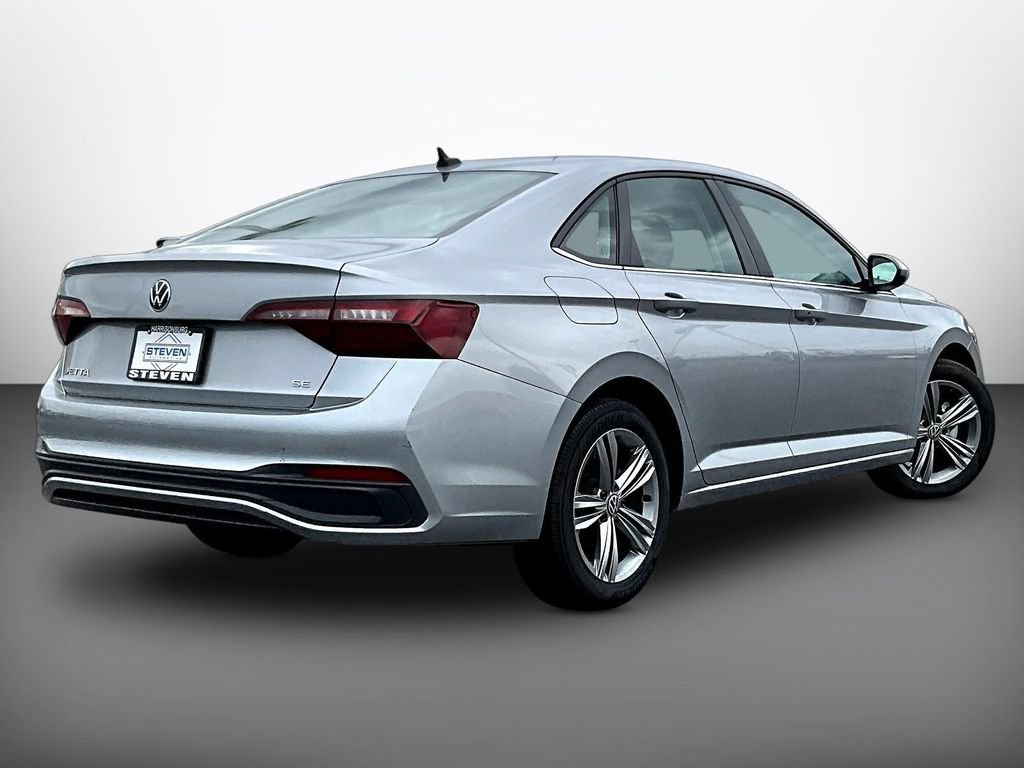 Used 2024 Volkswagen Jetta SE FWD image 6