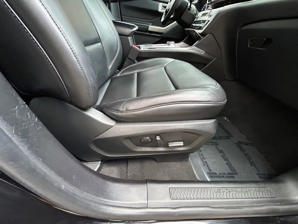 Certified 2022 Ford Explorer XLT w/ Equipment Group 202A RWD image 23