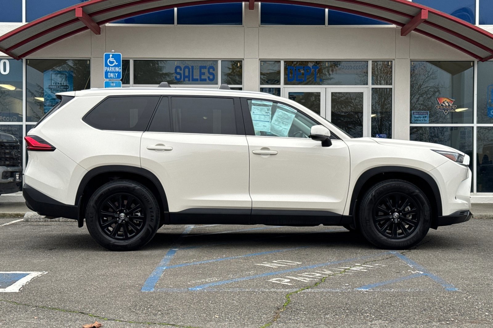 Used 2024 Toyota Grand Highlander AWD image 6