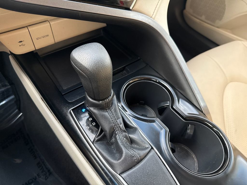 Used 2018 Toyota Camry LE image 21