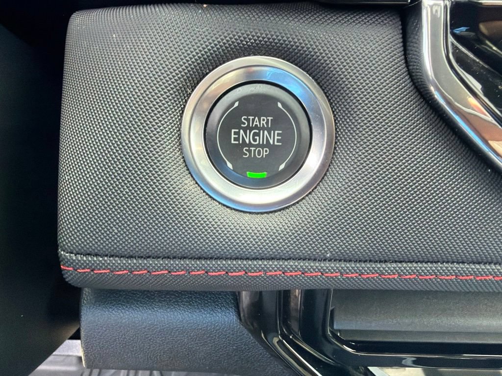 Used 2025 Chevrolet Colorado Z71 w/ Z71 Convenience Package 2 AWD/4WD image 24