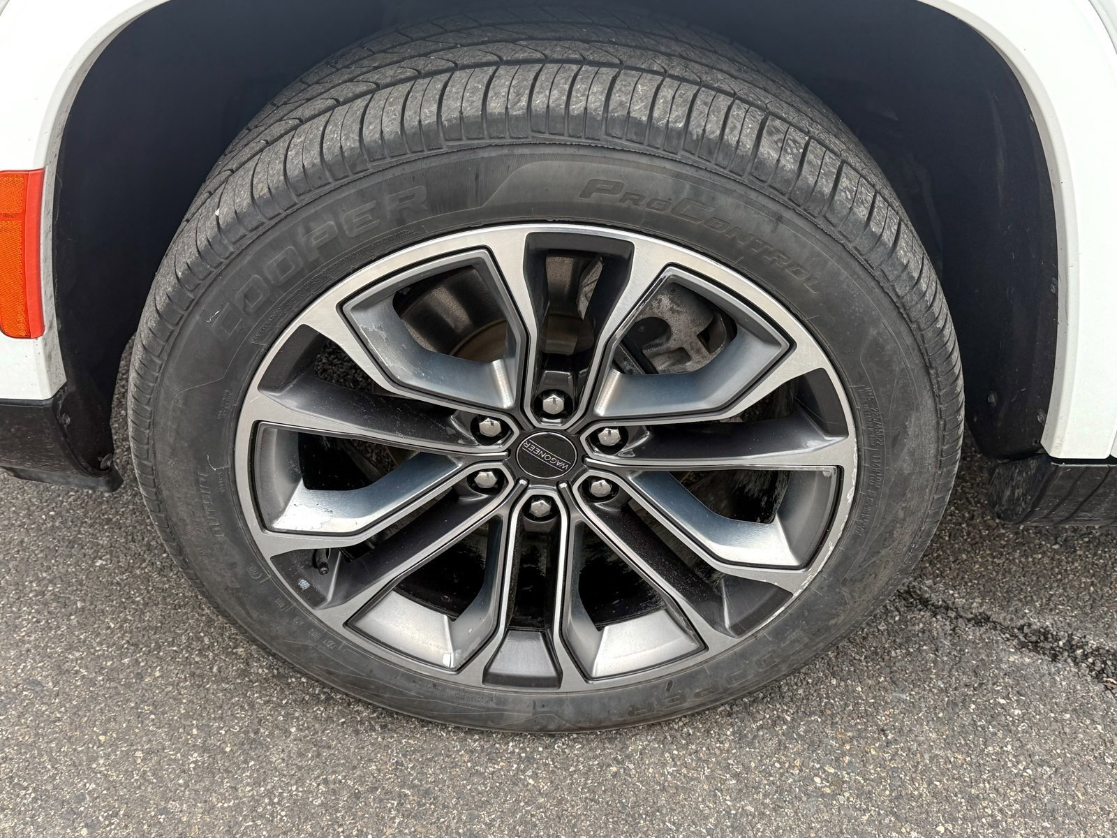 Used 2023 Jeep Grand Wagoneer Series III image 10