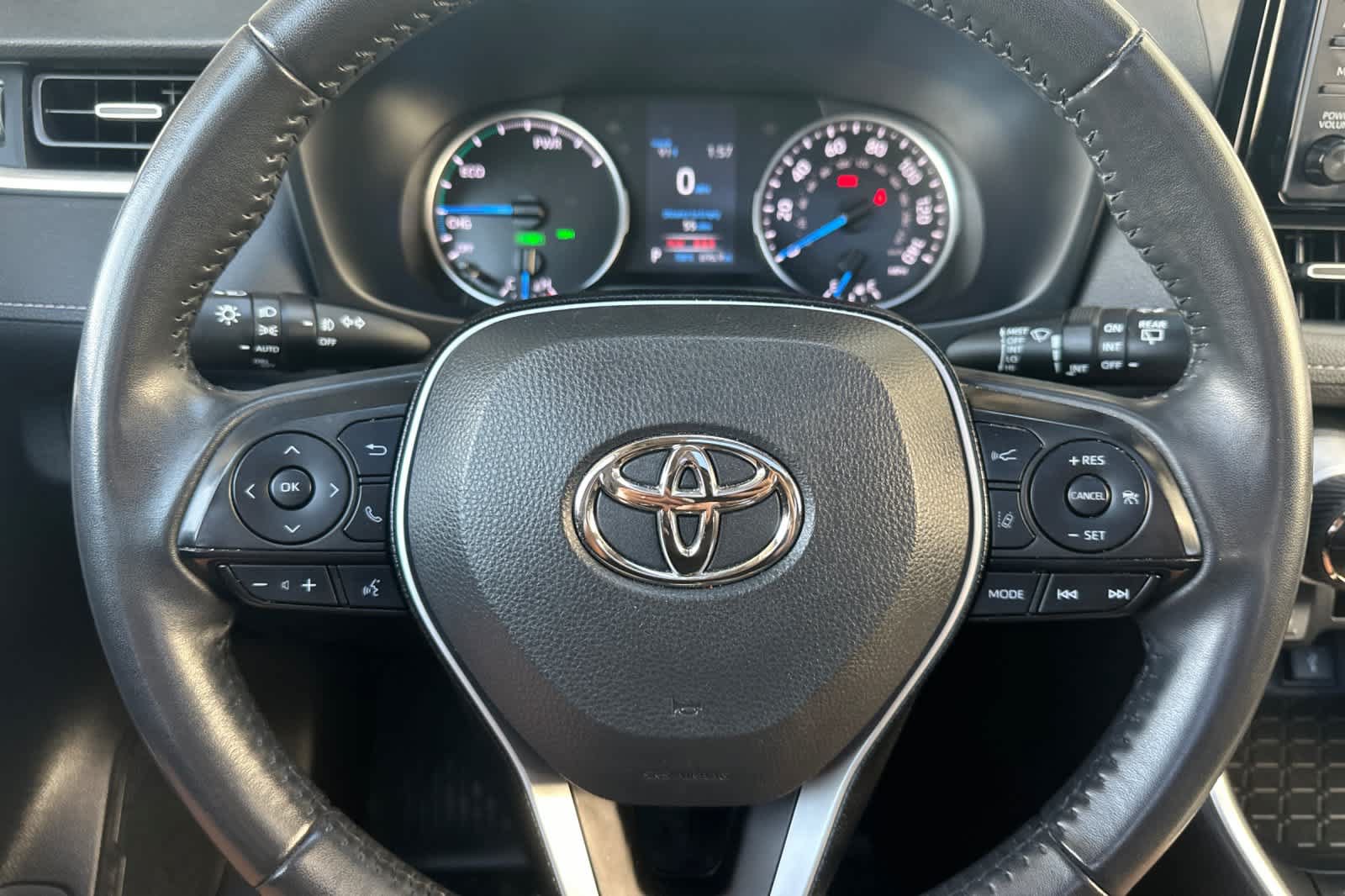 Used 2022 Toyota RAV4 XLE Premium AWD/4WD image 23