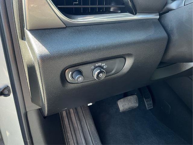 Used 2023 Chevrolet Traverse LT FWD image 20