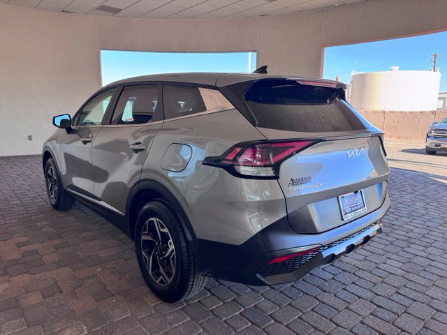 Used 2024 Kia Sportage LX AWD/4WD image 3
