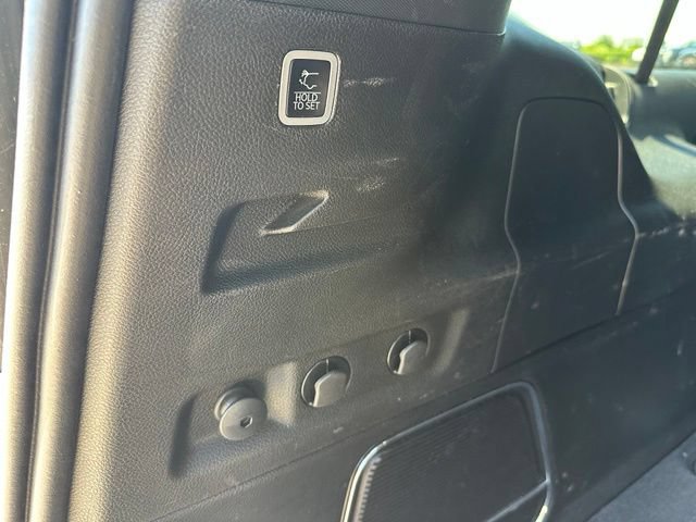 Used 2024 Jeep Wagoneer L Series II w/ Flexible Seating Group AWD/4WD image 14
